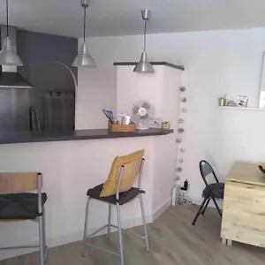  Hébergement de vacances Agreable Maison De Village 57m2 Au Coeur Du Thor France