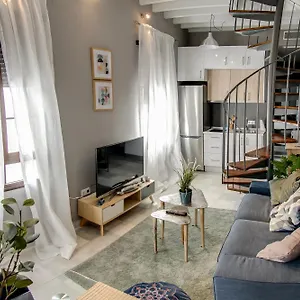 https://espectacular-atico-con-terraza-en-triana.es-andalucia.com